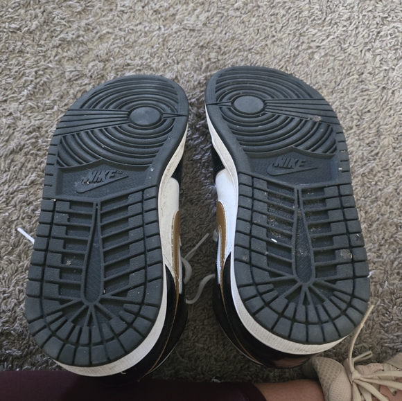 Air Jordan 1 Mid SE w/box - Picture 10 of 11